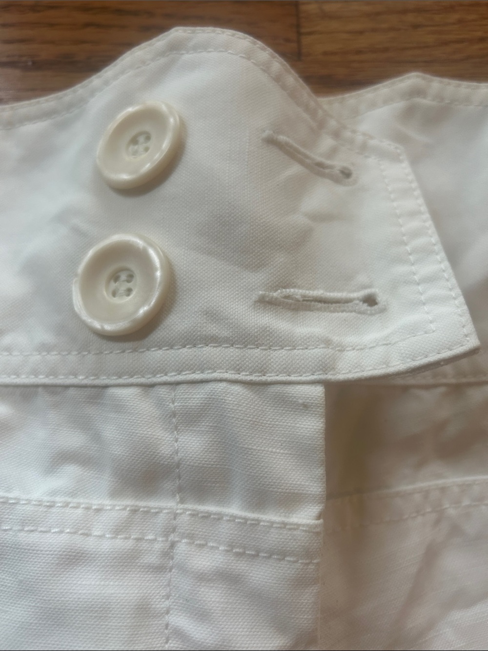 Vintage BCBGMaxAzria Runway White Shorts Size 2 - Picture 2 of 14